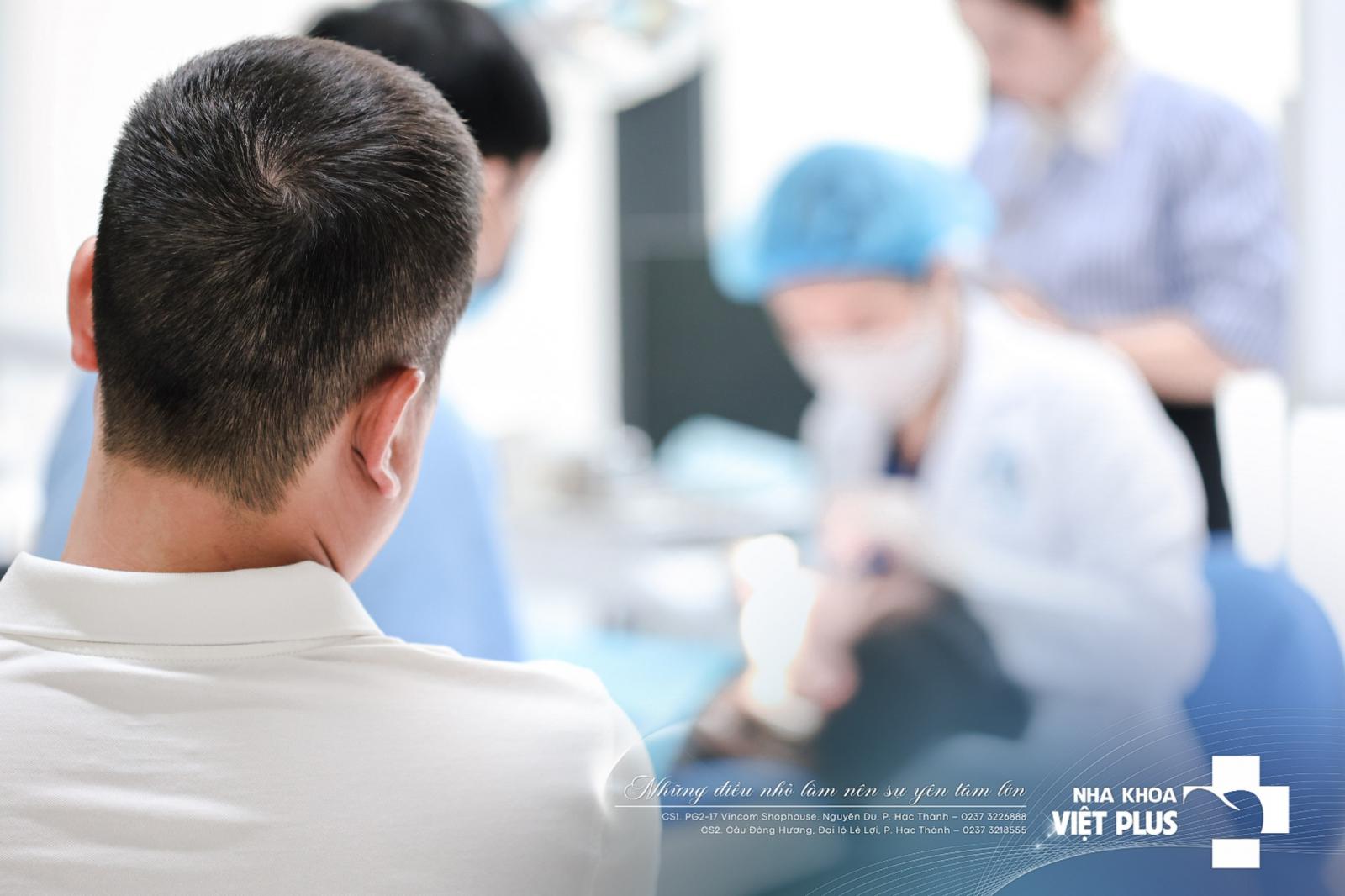 Tình yêu của bố đôi khi chỉ đơn giản là có mặt ở đó – bình yên mà vững chãi